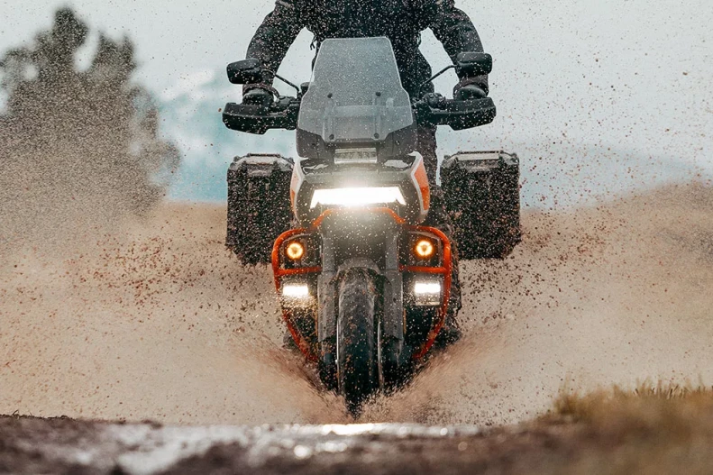 Daymaker® Signature Adaptive Headlamp